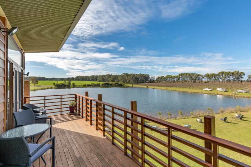 Bettenay's Lakeside Chalets and Luxury Spa Apartment, Cowaramup, Western Australia