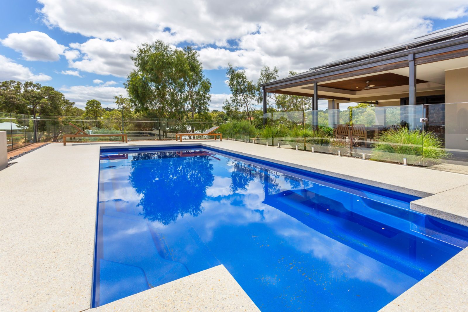 Hill View Luxury Retreat, Bedfordale, Western Australia