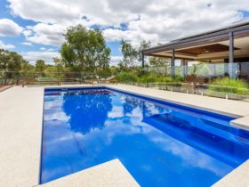 Hill View Luxury Retreat, Bedfordale, Western Australia