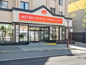Entrance of Metro Hotel Perth City