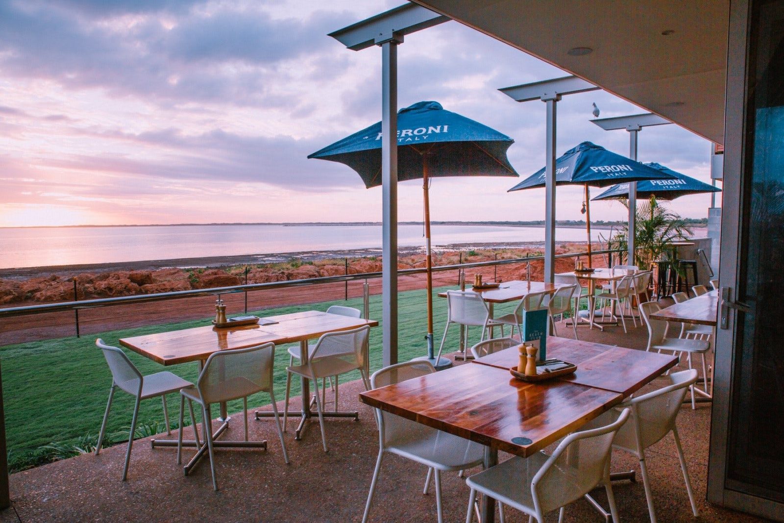 Onslow Beach Resort - The Beach Club Restaurant & Bar