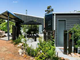 Perth Hills Luxury Getaway - Quenda Guesthouse, Hovea, Western Australia