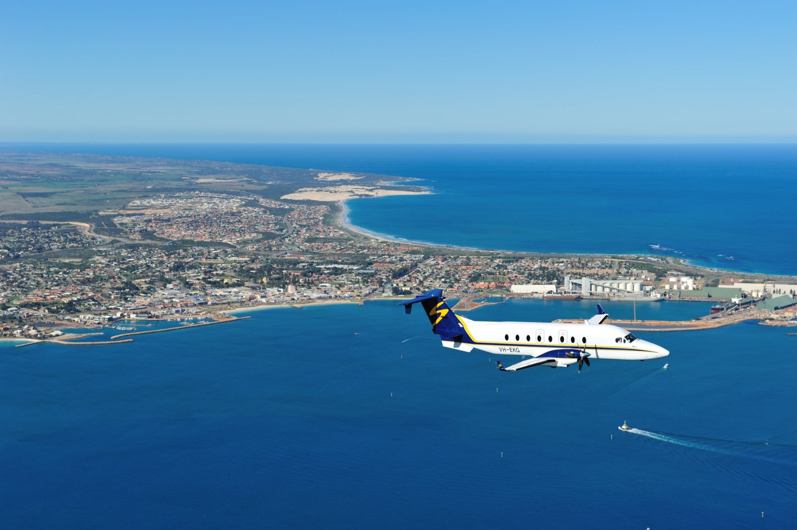 The Tour flights range from a 30 minute Town Buzz to a Full Day Fly and Flipper tour to the Abrolhos