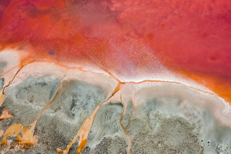 The extraordinary colours of the pink lake are caused by the very high salt content in the water.
